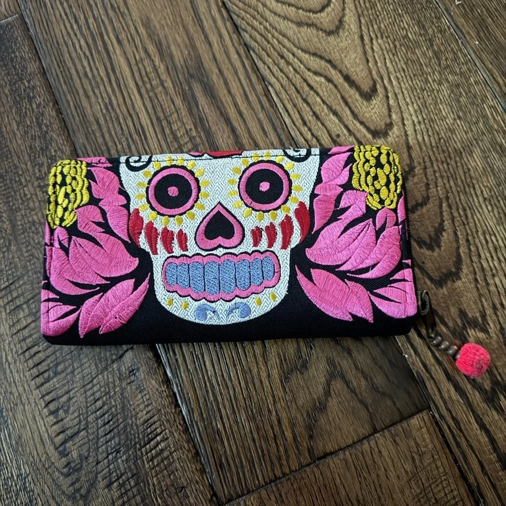 LUMILY Colorful Skull Embroidered Wallet
